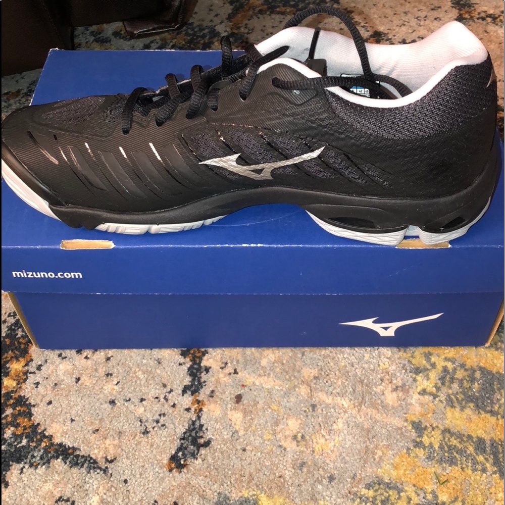 Mizuno Wave Lightning Z4